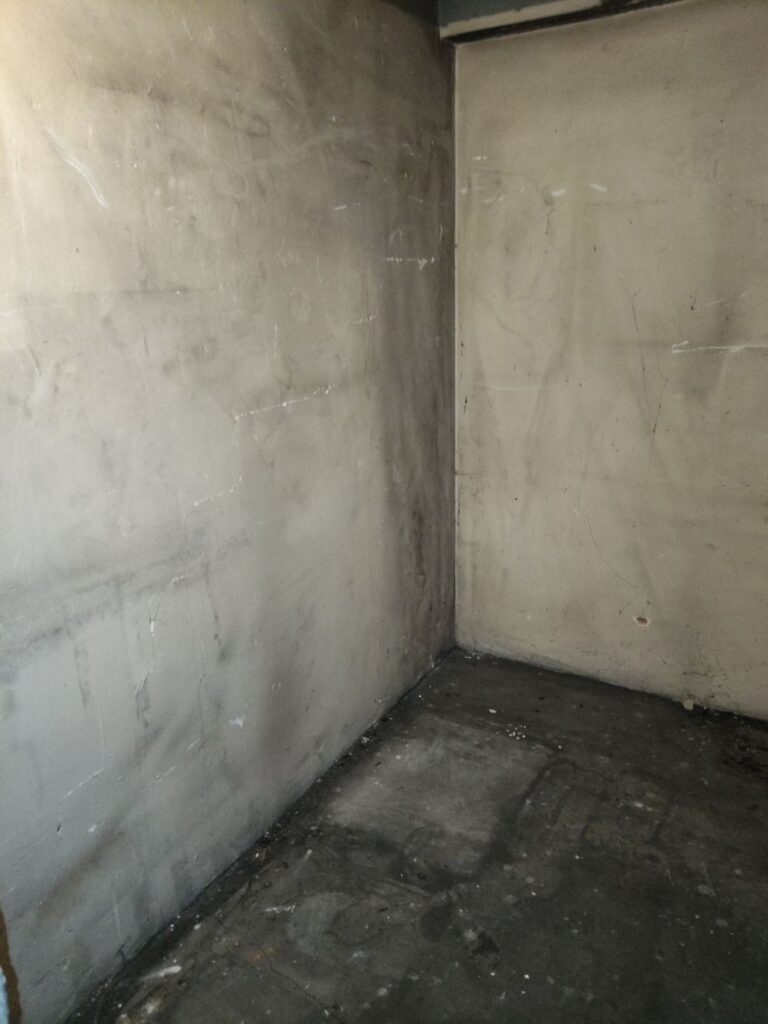 1429427306