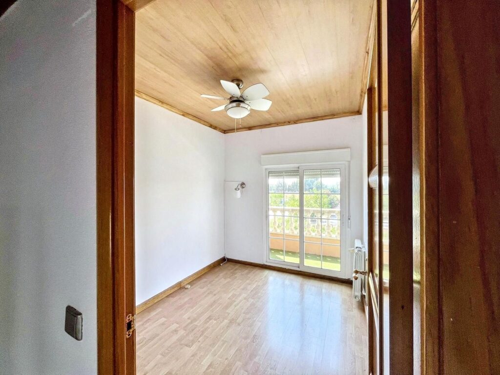 1457536061