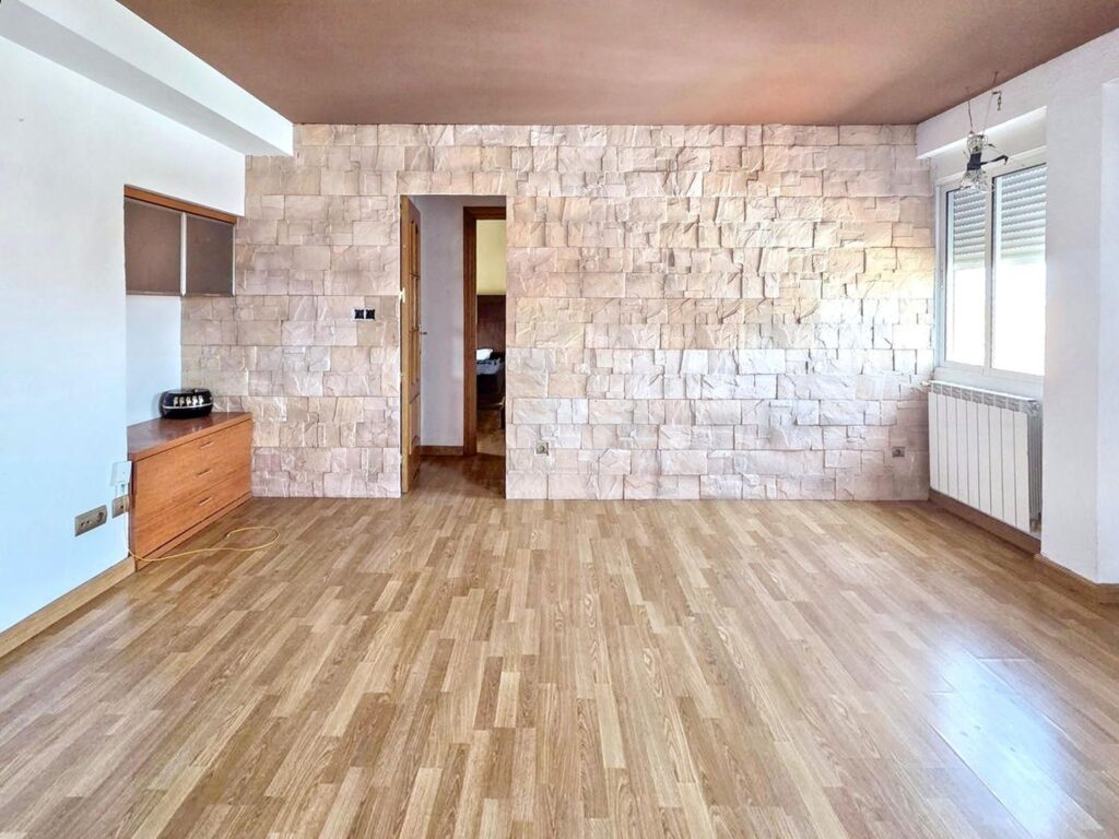 1458243963